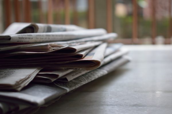 Sudėtų laikraščių nuotrauka