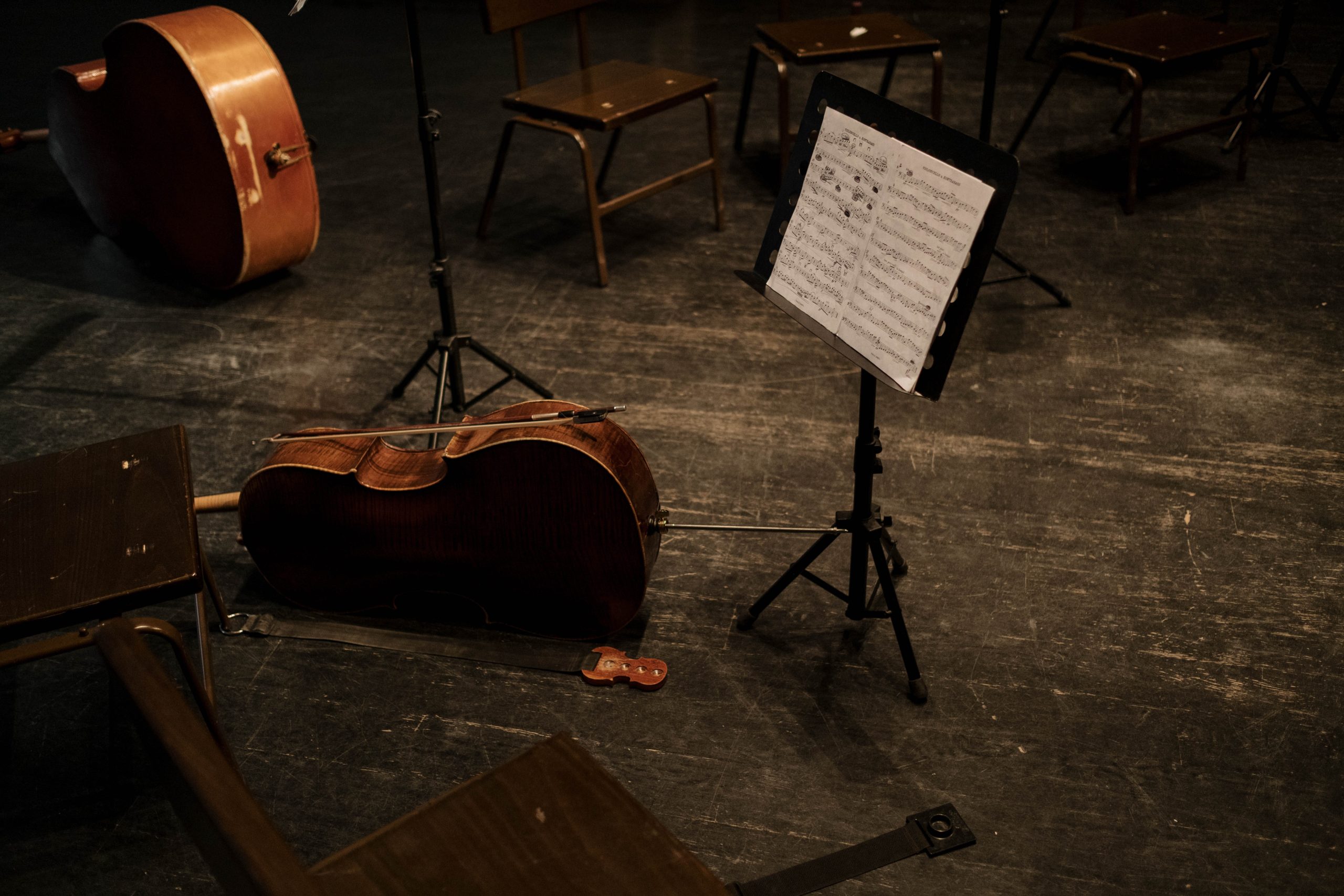 Scenos su instrumentais nuotrauka
